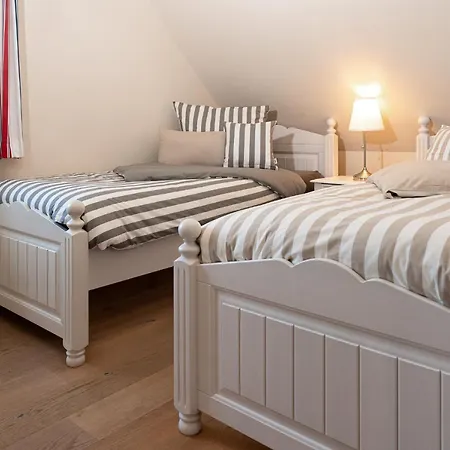 Holiday home Ferien-im-duenenhaus-ole *